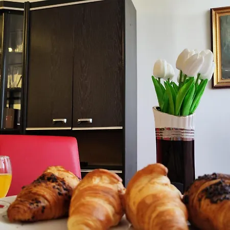 Апартаменти Gala With Free Parking Near Old Town *