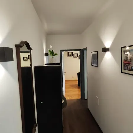Апартаменти Gala With Free Parking Near Old Town