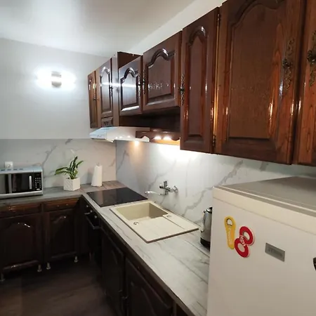 Апартаменти Gala With Free Parking Near Old Town *