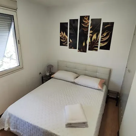 Апартаменти Gala With Free Parking Near Old Town Спліт