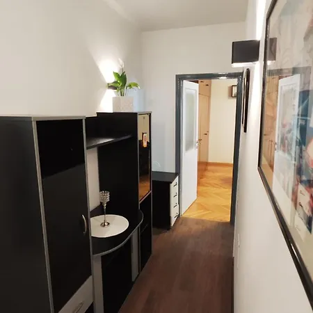 Gala With Free Parking Near Old Town Спліт