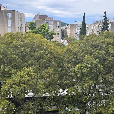 Gala With Free Parking Near Old Town Спліт