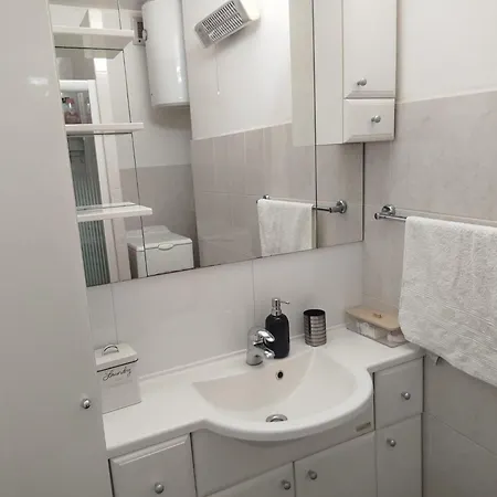 Апартаменти Gala With Free Parking Near Old Town *
