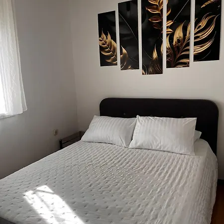 Gala With Free Parking Near Old Town *