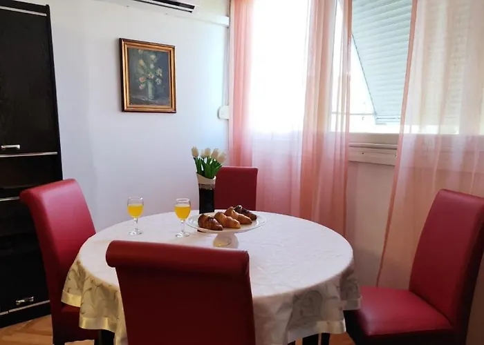 Gala With Free Parking Near Old Town Appartamento